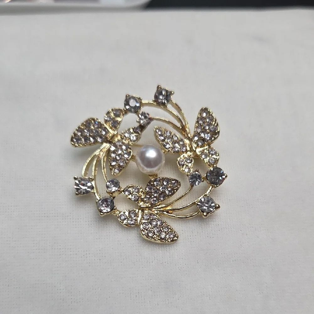 Women's Gold Tone 3 Butterflies Brooch Retro Style Pin Rhinestones Sparkling